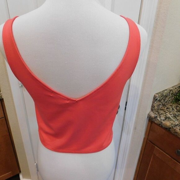 Leith Stretch Knit V-Neck Crop Top (C1) - Picture 4 of 4